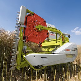 Barres de coupe VARIO.
Le réglage du tablier de coupe VARIO peut être adapté aux conditions, que ce soit dans les céréales (à paille courte ou longue) ou dans le colza, afin de garantir un flux de récolte toujours optimal, avec au final une amélioration des performances globales de la machine jusqu'à 10 %.
Détails
- TUCANO 320